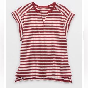 American Eagle Summer Breeze Notch Neck T-Shirt Size Small Burgundy